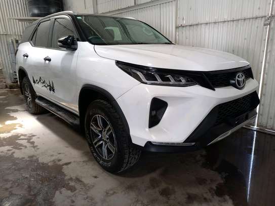 TOYOTA FORTUNER NEW IMPORT. image 9