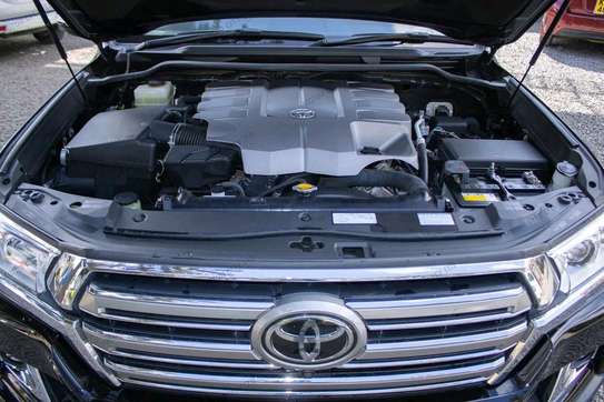 2016 Toyota land cruiser ZX V8 image 7
