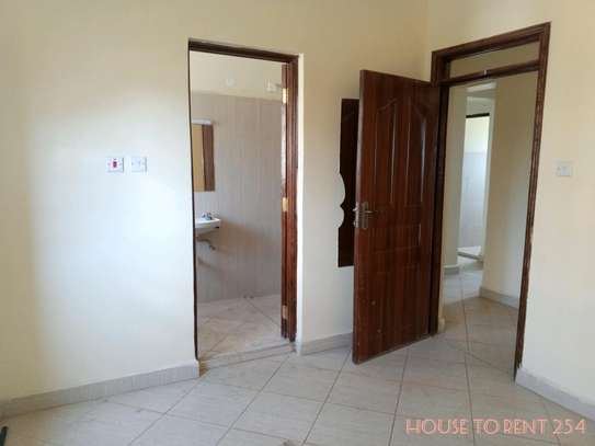 EXECUTIVE TWO BEDROOM MASTER ENSUITE TO LET FOR 30K image 2