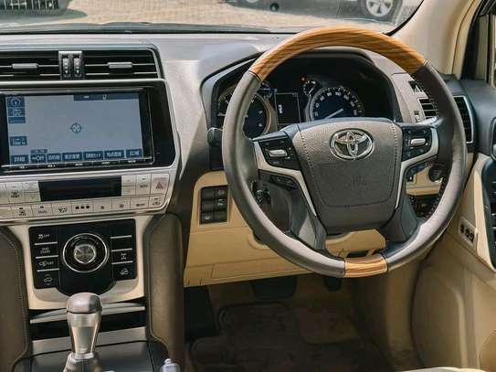 Toyota land cruiser Prado TZG Gold 2019 image 5