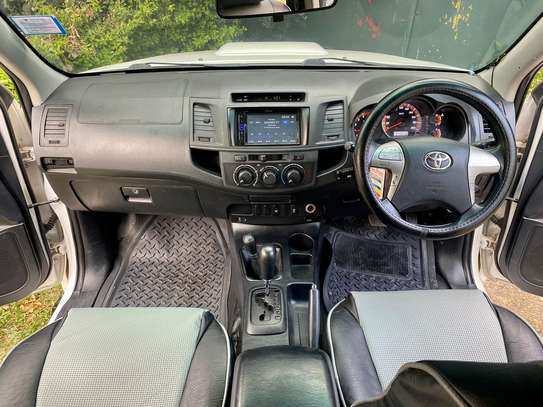 Toyota Hilux 2014 image 10