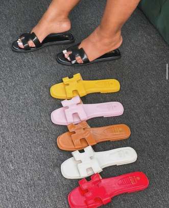 Comfy sandals image 8