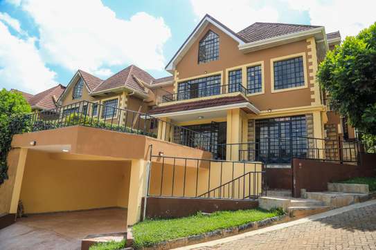 4 Bed House with En Suite in Redhill image 30
