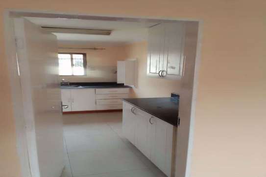3 Bed Apartment with En Suite in Embakasi image 12