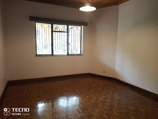 4 Bed House with En Suite at Runda Dr image 1