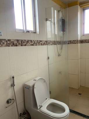 2 bedroom apartment master Ensuite available image 6