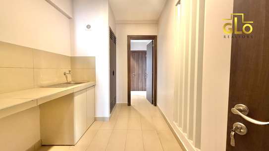 3 Bed Apartment with En Suite in Brookside image 7