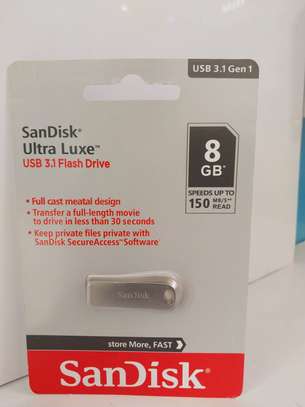 SanDisk 8GB Flash Drive Ultra Luxe image 2
