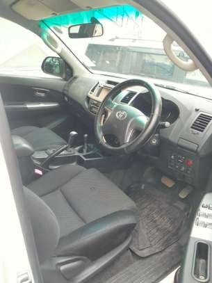 Toyota Hilux double cabin image 5