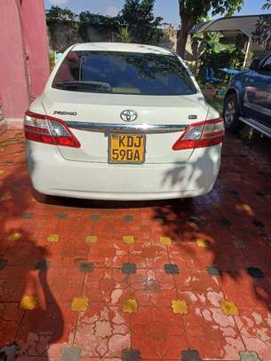 Toyota premio 2016 image 3