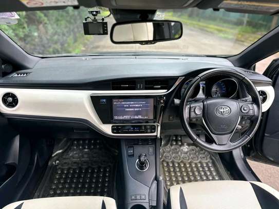 2017 Toyota Auris image 9