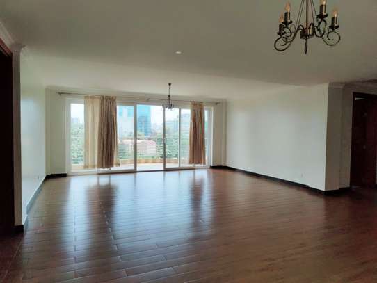4 Bed Apartment with En Suite in Parklands image 3