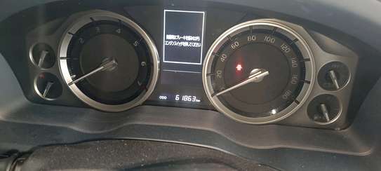 Toyota land Cruiser V8 Zx Sunroof White 2018 image 20