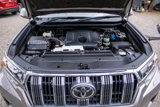 2018 Toyota Land Cruiser Prado TZG  2.8-liter diesel engine image 7