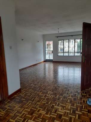 3 bedroom apartment with a Dsq sale image 2