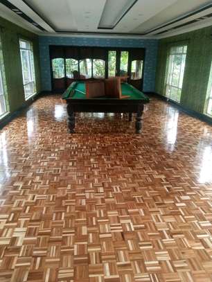 Wooden Floor sanding and polishing image 5