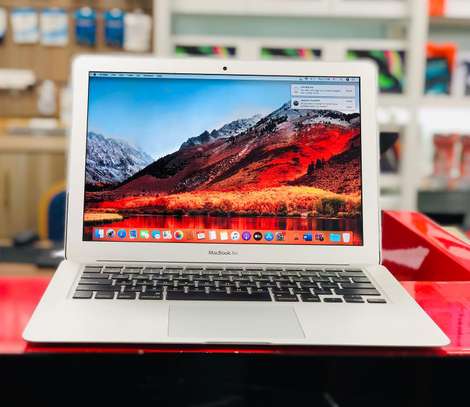 MacBook Air (13-inch, Early 2015) image 1