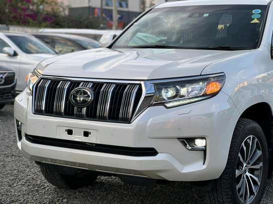 Toyota Prado SUV White Versatile Reliable 2017. image 8