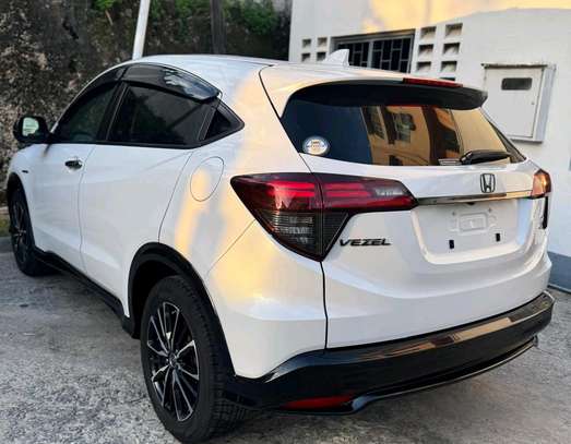 HONDA VEZEL 2018MODEL 2WL 1500cc image 2