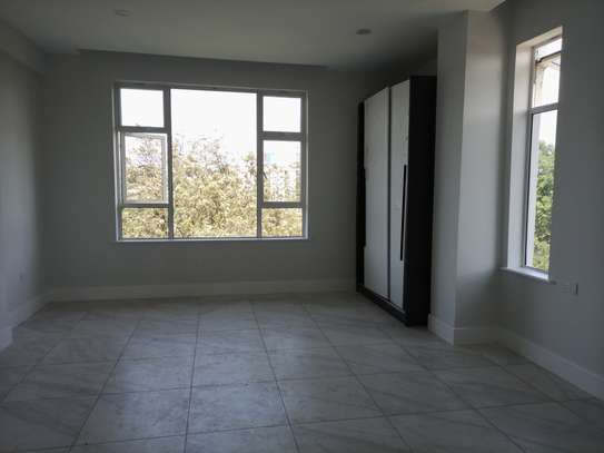 Serviced 3 Bed Apartment with Swimming Pool in Rhapta Road image 13