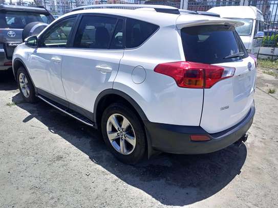 Toyota rav4 2015 model. image 9