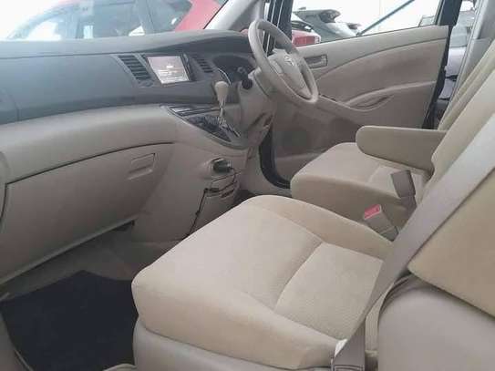 Toyota ISIS 2018 image 6