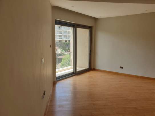 3 Bed Apartment with En Suite in Riverside image 30