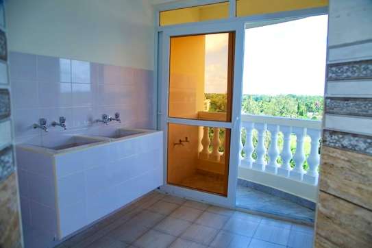 3 Bed Apartment with En Suite in Mtwapa image 28