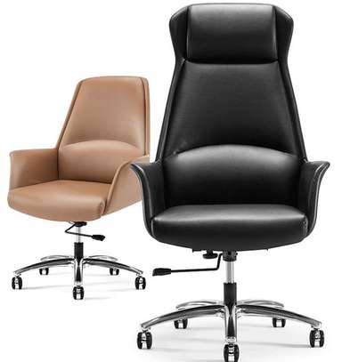 Office Chair: Faux Leather Director's Classic Chair image 4