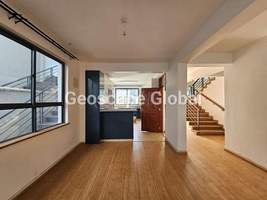 5 Bed Townhouse with En Suite in Lavington image 4