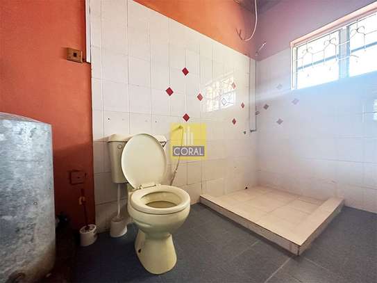 5 Bed House in Ridgeways image 5