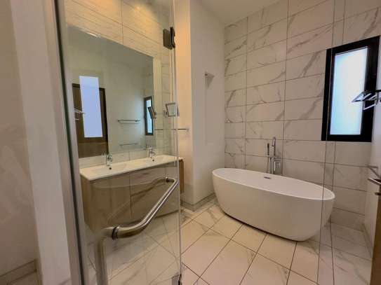 2 Bed Apartment with En Suite at Rosslyn image 4
