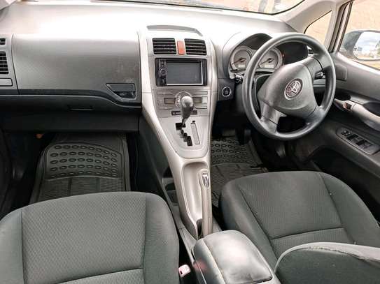 Toyota Auris image 6