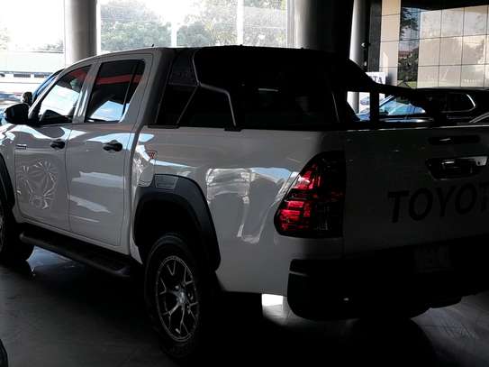 Toyota Hilux double cap invisible 2018 image 3