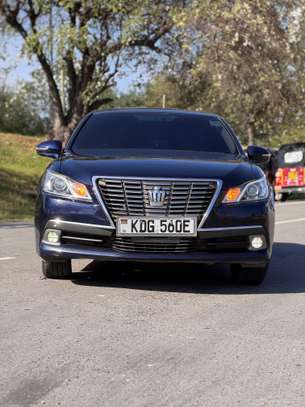 Toyota crown royal saloon image 4