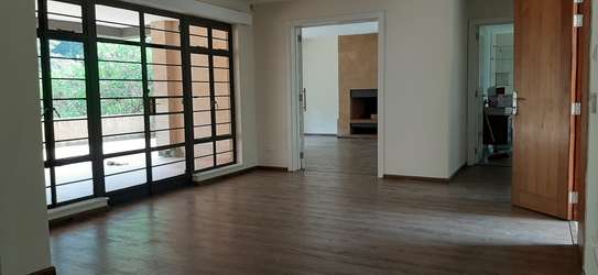 5 Bed Townhouse with En Suite in Rosslyn image 7