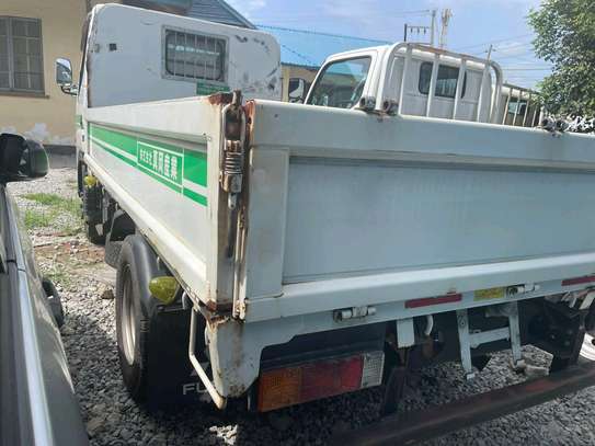 Mitsubish fuso canter image 2