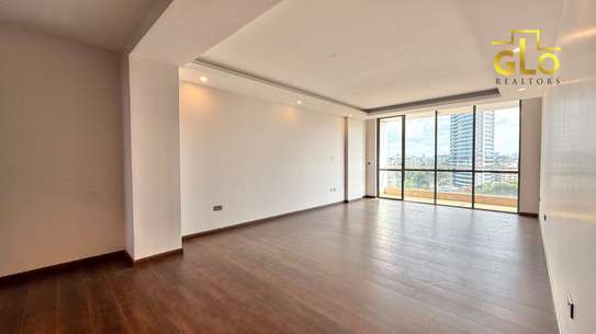 3 Bed Apartment with En Suite in Brookside image 11