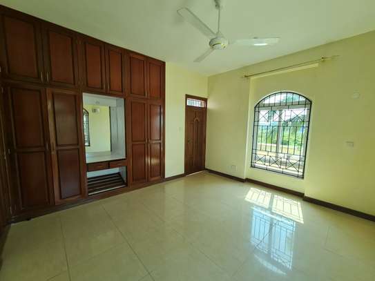 5 Bed Villa with En Suite in Nyali Area image 17