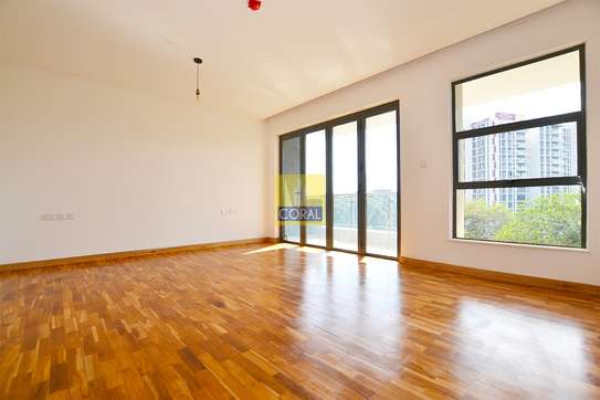 4 Bed Apartment in Rosslyn image 10