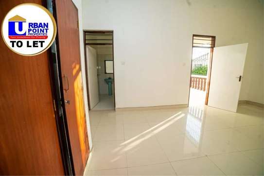 4 Bed Villa with En Suite in Nyali Area image 23