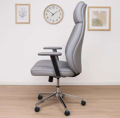 Office Chair: Managers Experience High back Office Chair image 2