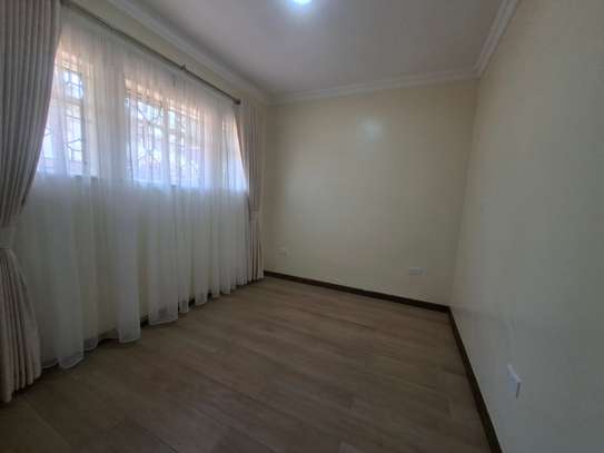Furnished 2 Bed Apartment with En Suite at Close To Un image 5