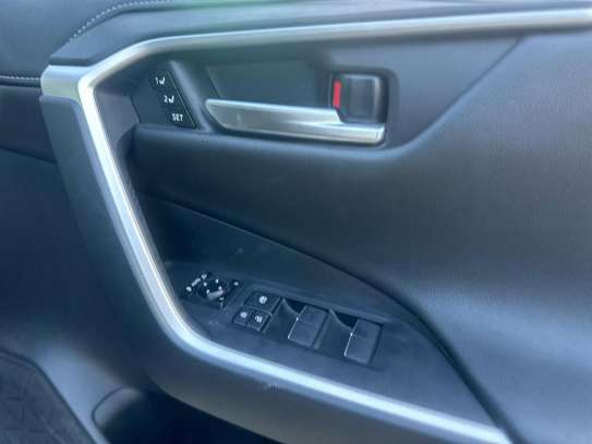 Toyota Rav4 Black 2018 image 3