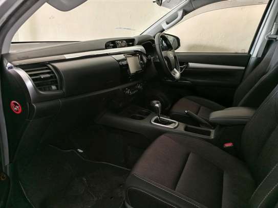 Toyota Hilux double cabin 2019 image 12