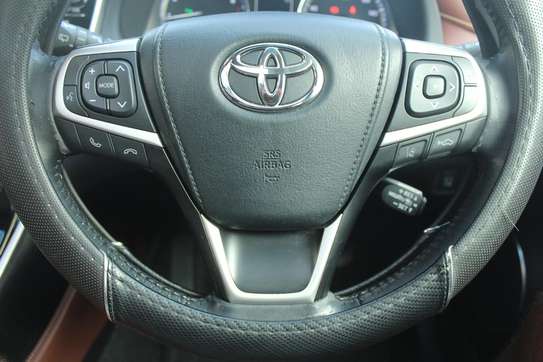 Toyota Harrier Premium 2.0 Leather Sunroof 57,000 Kms image 7