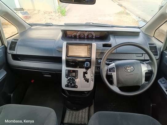 Toyota Noah KCV 2012 image 2