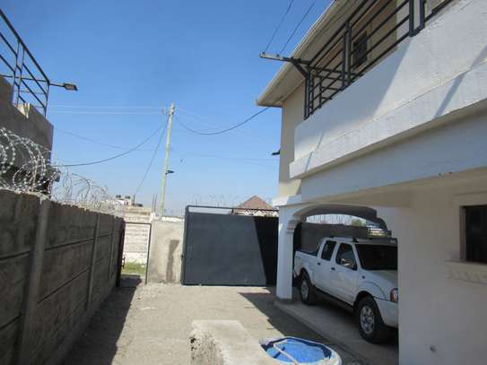 5 Bed Townhouse with En Suite at Ridgemount Court image 17