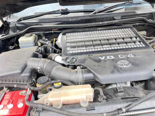 Landcruiser v8 diesel 2010 image 4