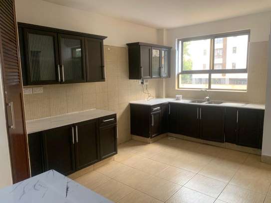 3 bedroom apartment all ensuite image 3